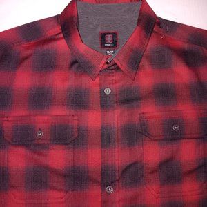 SWISS TECH  MEN'S BUTTON DOWN CASUAL SHIRT